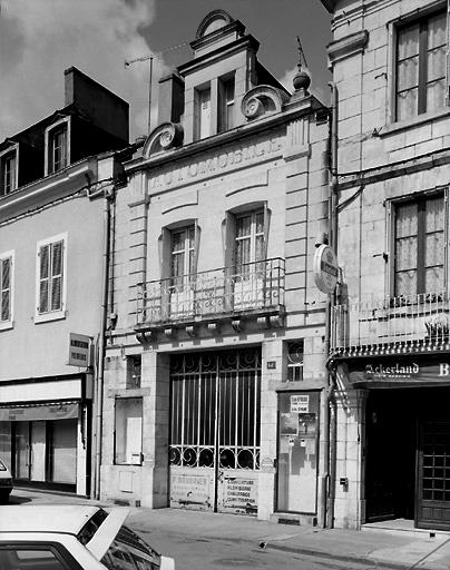 Maison du 12 place de la Libération : ornements de style Art nouveau.