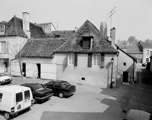 Maisons côté nord de la place de la Palisse.