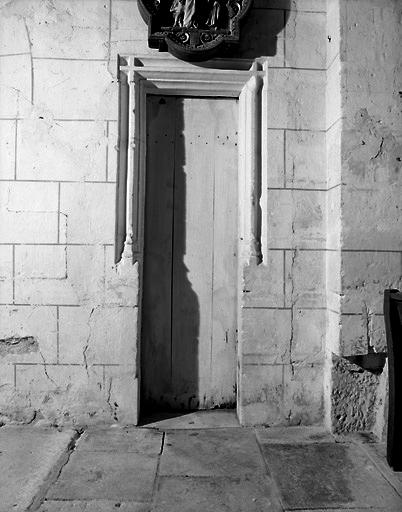 Ouverture entre la deuxième travée de la nef et la chapelle de Poix.