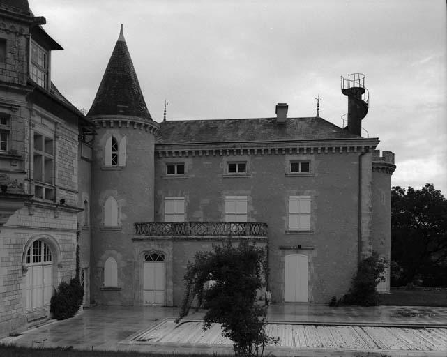 Partie du manoir reconstruite, dans les années 1840, sur le fonds ancien : façade ouest.