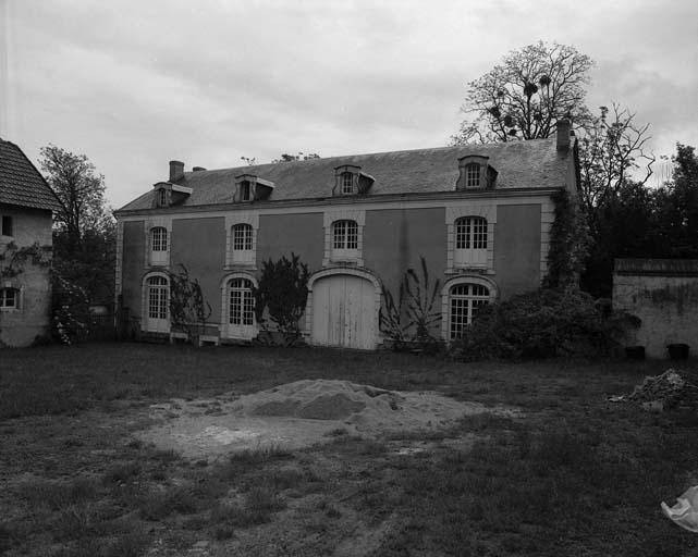 Dépendances : miellerie construite en 1941. Vue prise de l'ouest.