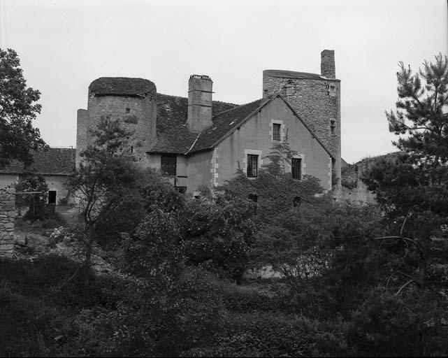 Le château vu du sud-ouest.