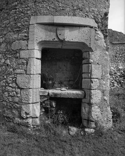 Porte d'entrée de la tour d'escalier.