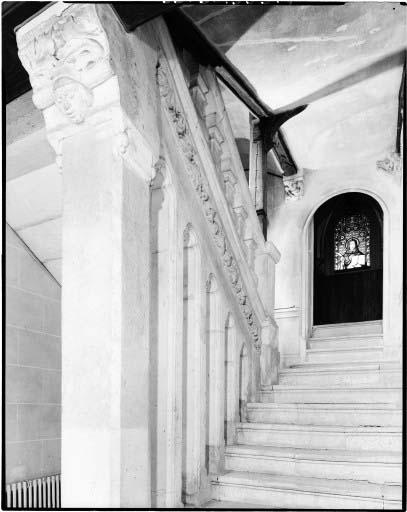 Vue de l'escalier de la maison.