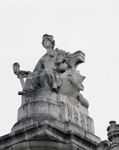 Statues (4) : allégories des villes de Limoges, Bordeux, Toulouse et Nantes