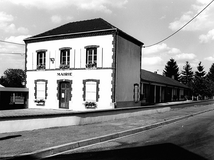 Vue générale de la mairie de Dammarie.