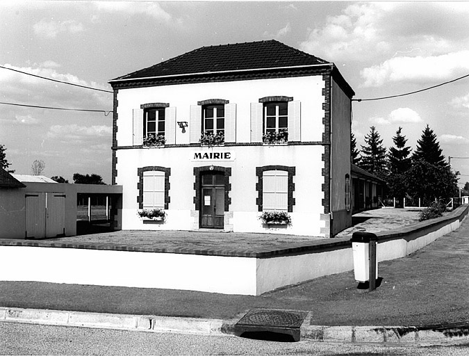 Vue générale de la mairie de Dammarie.