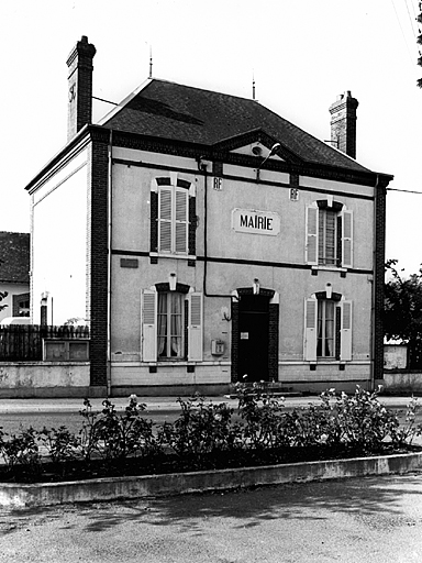 Vue générale de la mairie de Le Charme.