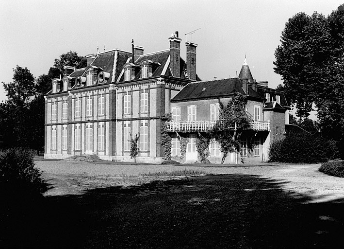 Vue générale du château, du sud-ouest.