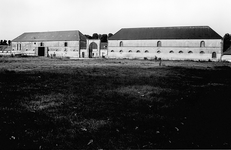 Vue d'ensemble de la ferme de Bellecour, du nord.