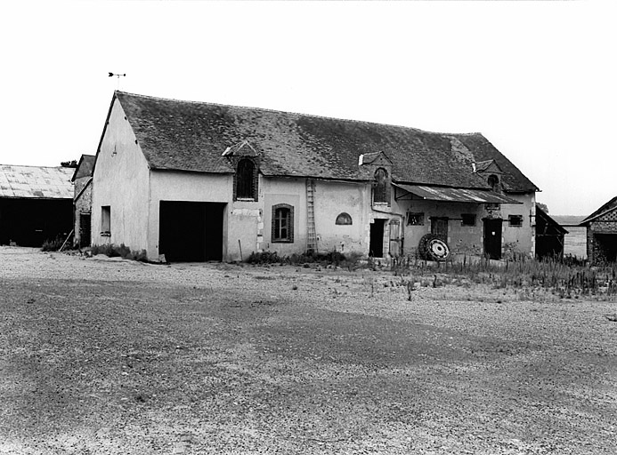 Vue générale de l'élévation antérieure de l'écurie et de l'étable à vaches, du sud-est.