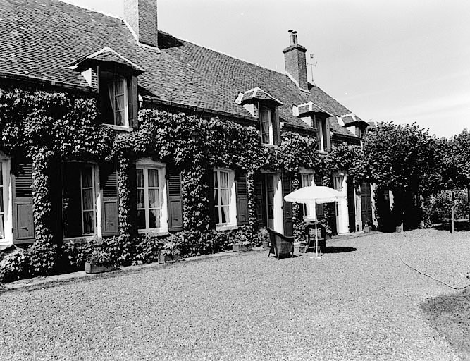 Vue générale du logis, du sud.