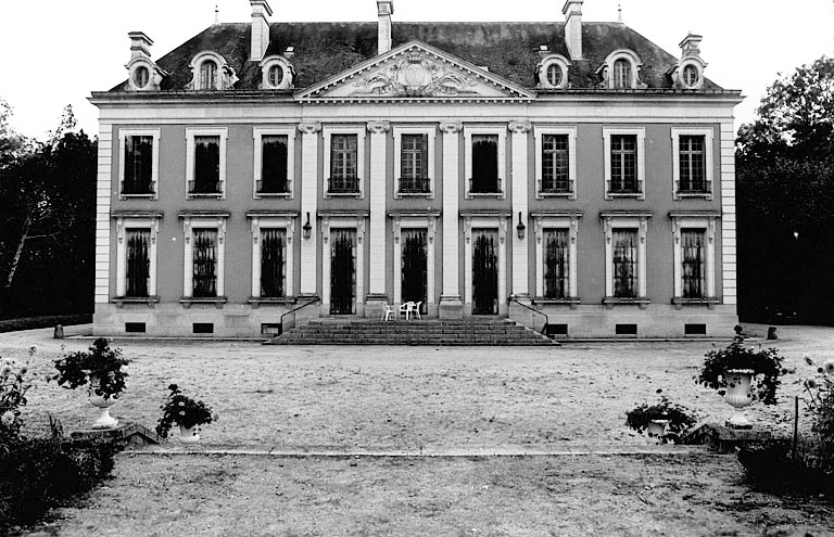 Vue générale de la façade principale du nouveau logis accolé, du nord-ouest.