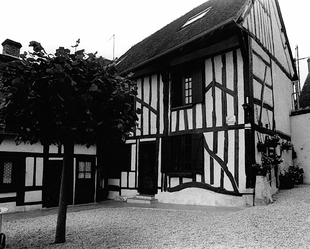 Vue générale de la maison côté jardin, du nord-est.