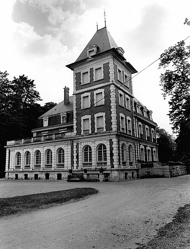 Vue générale du château, du sud-ouest.