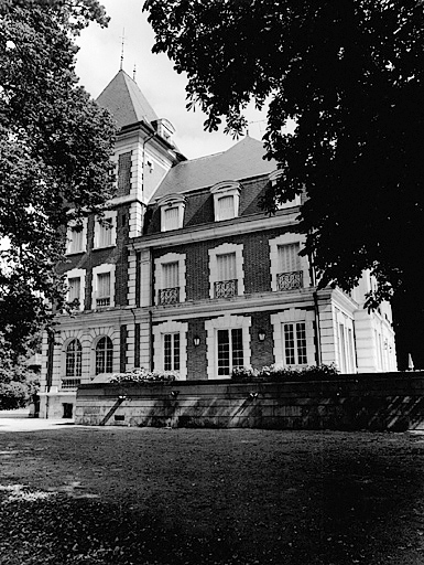 Vue générale du château, de l'ouest.
