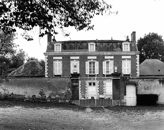 Le Bourg : vue générale d'une maison dite 'le Château' au XIXe siècle.