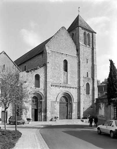 Façade occidentale sans la chapelle Sainte Anne.