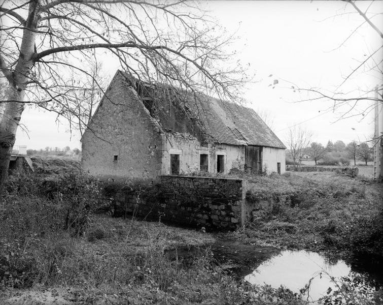 Grange et étable à chevaux.