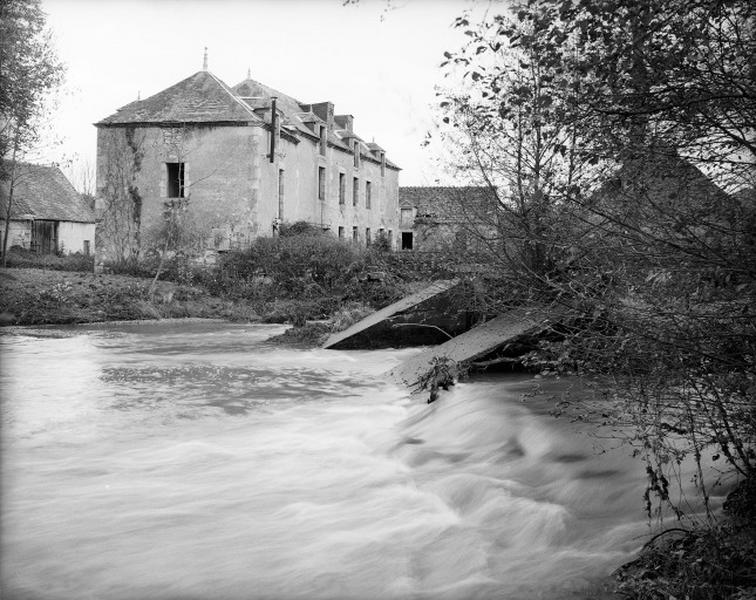 Vue de volume prise de l'ouest.