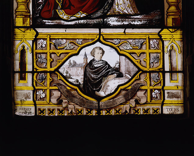 Verrière 4 : l'éducation de la Vierge signée Fournier et Clément, Tours 1875 avec en-dessous le portrait de l'abbé Brisacier avec ce philactère : 'EX DATO PETRI PAULI BRISACIER / SACERDOTIS ARCHITECTONIS IN / ISTO VICO VULGO LIGNIERES NATI / HUTUS ECCLESIAE INSTIRATORIS ANNO 1875'.