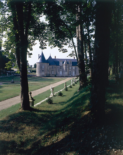 L'ensemble du jardin vu du coteau (en cours d'aménagement).