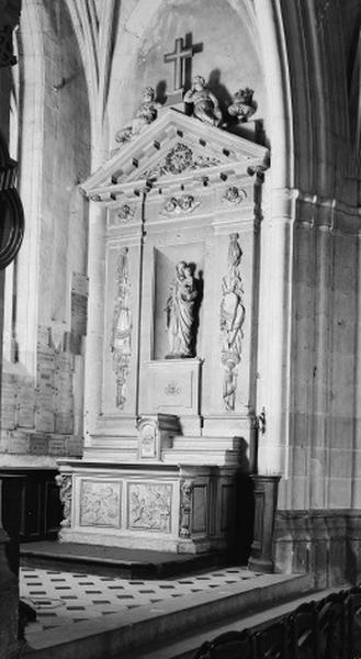 Vue d'ensemble de l'autel saint Joseph.