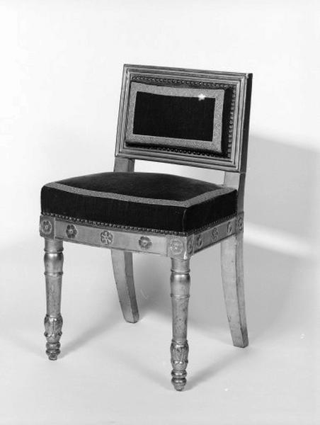 Chaise de célébrant : vue de volume.