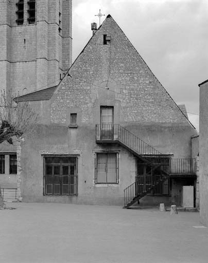 Façade ouest du bâtiment roman à usage de salle des malades et chapelle.