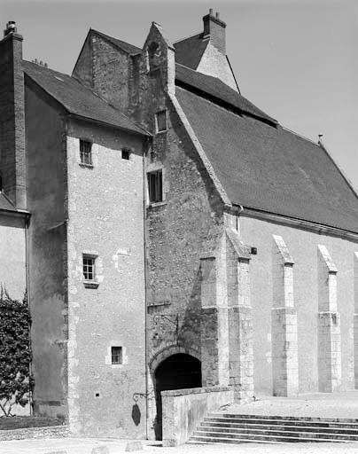 Passage d'accès au château sous la chapelle Saint-Georges.