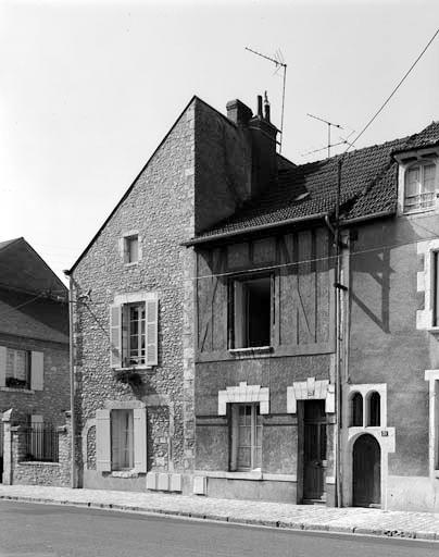 Maisons sises du 27 au 31 rue du Pont.