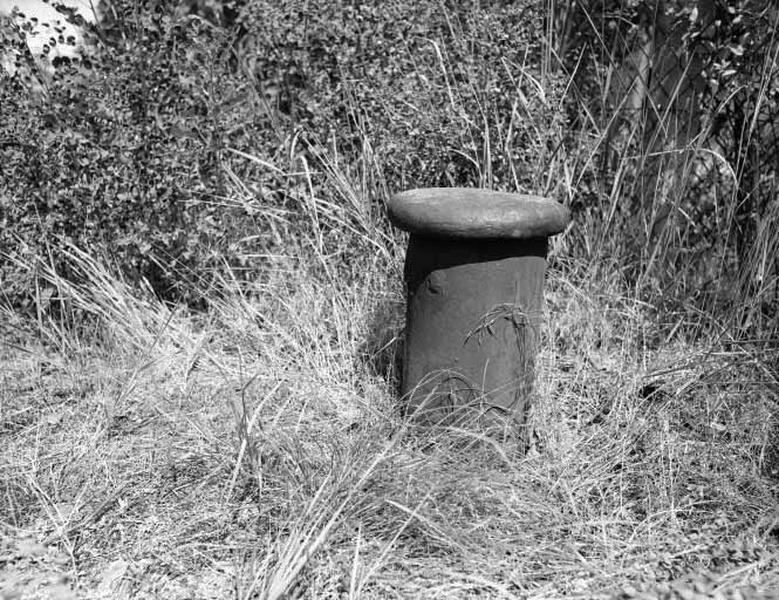 Ecluse du Bas de Grignon, bollard.