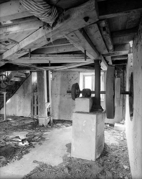 Rez-de-chaussée, emplacement des meules.