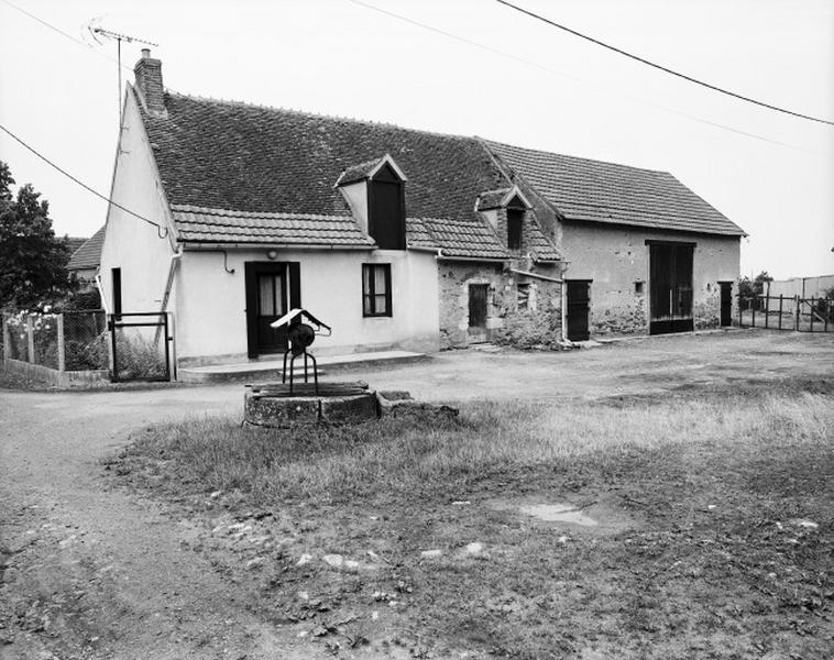 Logis 1 et grange étable, vue prise du sud est.