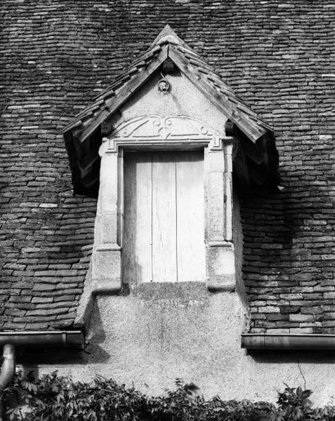 Ancien logis, lucarne.
