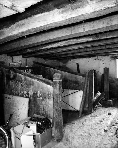 Ecurie, aménagement intérieur.