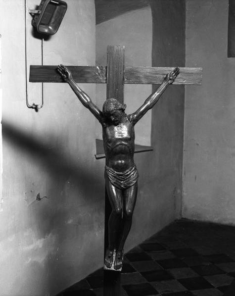 Statue : Christ en croix