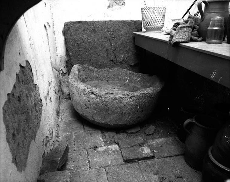 Fonts baptismaux, sacristie.