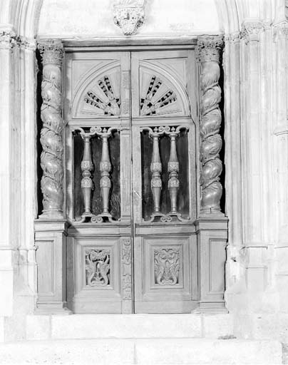 Ensemble des 2 vantaux de la porte de l'escalier d'accès à la chapelle Saint-Piat