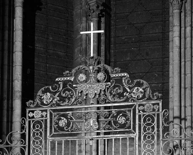 Chapelle des Confesseurs ou de Saint-Nicolas : détail du couronnement des vantaux.