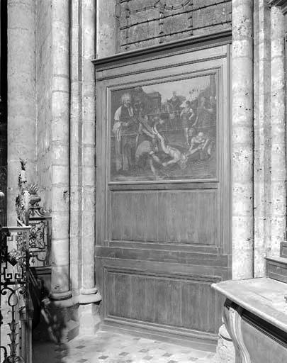 Vue d'ensemble du lambris de hauteur et du tableau situés à gauche de l'autel.