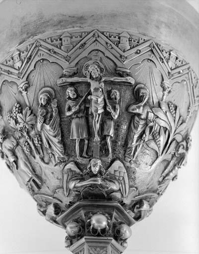 Détail de la fausse-coupe : Crucifixion.