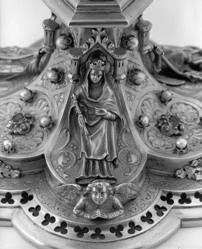 Détail du pied du calice : Glorification de la Vierge.