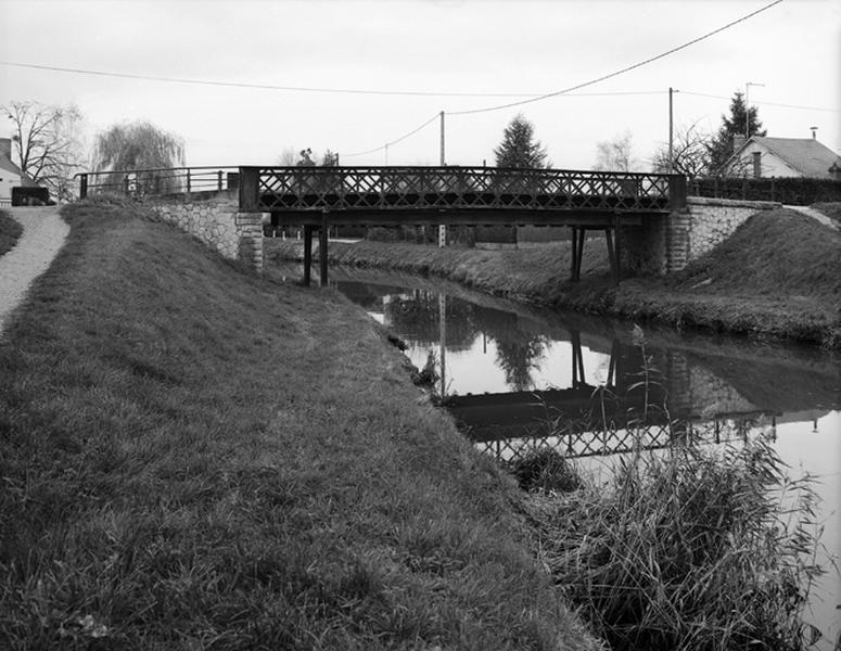 Pont métallique au lieudit le clocheton.