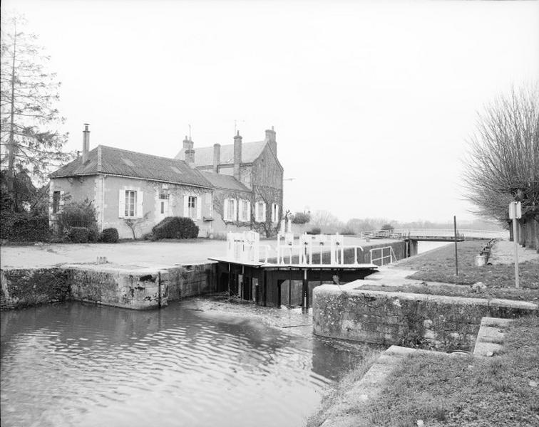 Site d'écluse dit écluse 2 bis de Combleux (canal d'Orléans)