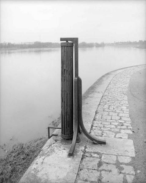 Borne de déhalage à l'embouchure sur la Loire.