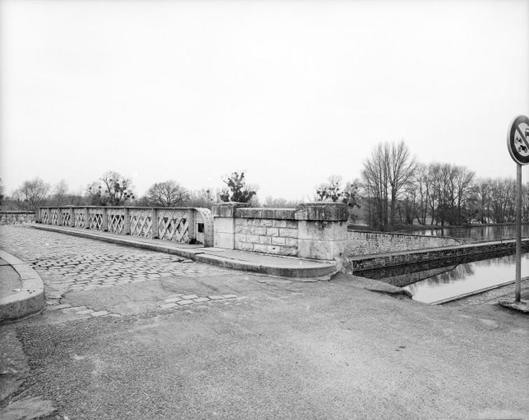 Pont (canal d'Orléans)