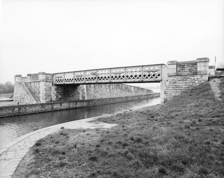 Prolongement Combleux/Orléans, pont, situé près de l'ancien port.