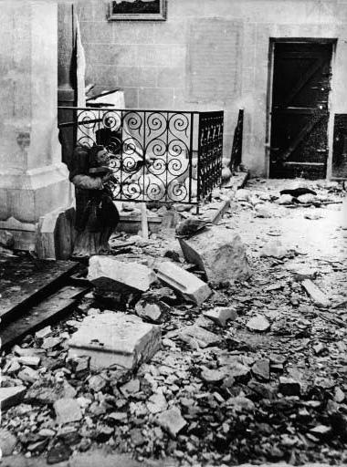 Etat de la statue après le bombardement de Baule le 17 juin 1940.