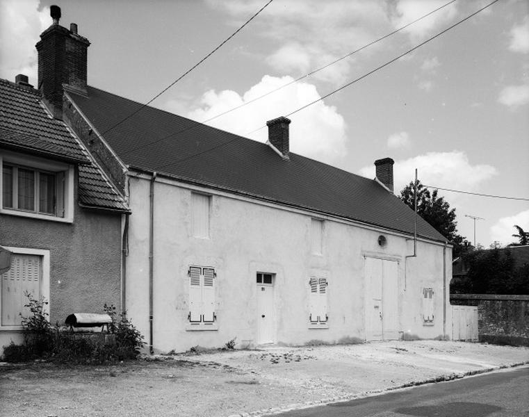 Baule : façade sur rue du bâtiment de ferme sis 62, rue de l'Abbé Pasty.